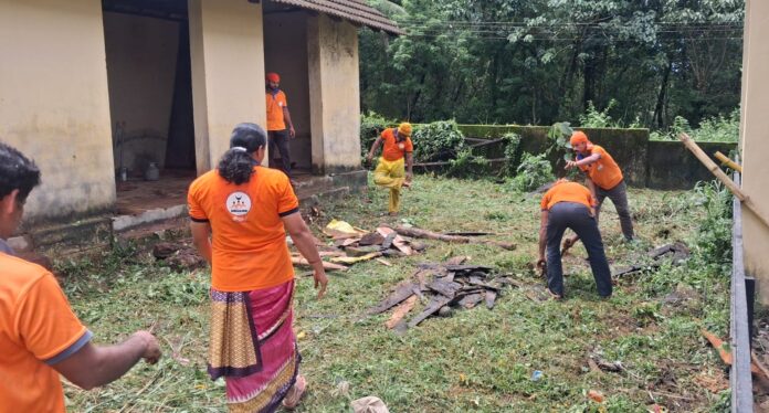 SKDRDP Kadaba Shourya Disaster Management team Kallantadka Hindu Crematorium Cleanliness Drive Prakash Kumar KM Hanif