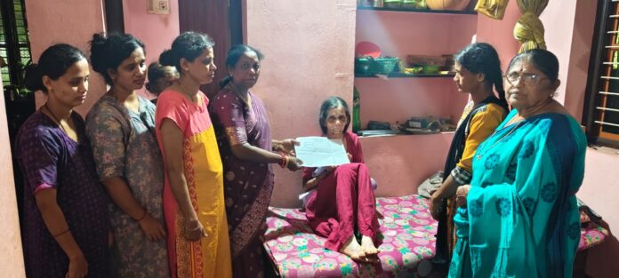 Kunturu Yadhava Gowda Kevala family receiving 5 lakh rupees calamity compensation order letter from Sullia MLA