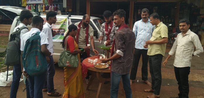 Kadaba Aati Amavasya Hale Marada Kashaya Paaleda Kette Kashaya Aati Avalakki distribution Vishwa Tuluver