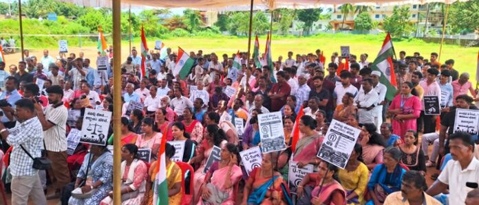 Nelyadi NH 75 U-turn protest called off after NHAI Project Director Javed assures action within one month